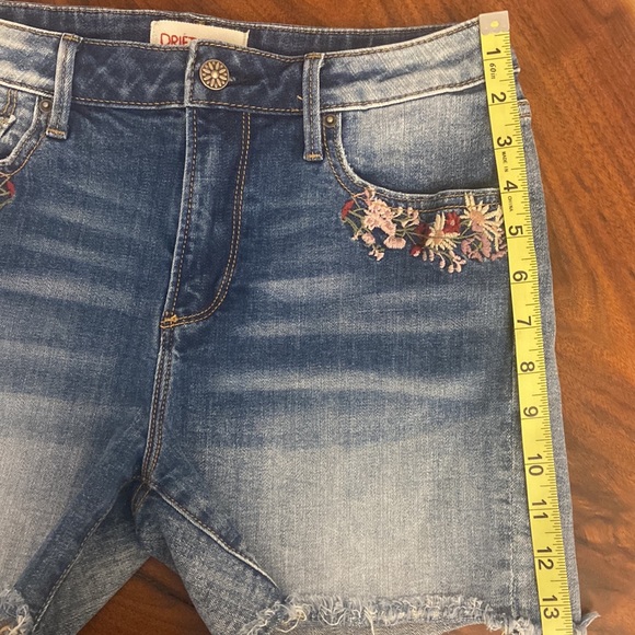 Driftwood Shorts - Picture 6 of 6